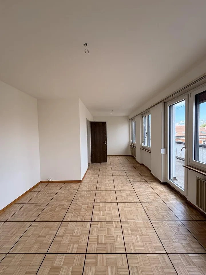 Charmante Wohnung im obersten Stock mit grossem Balkon