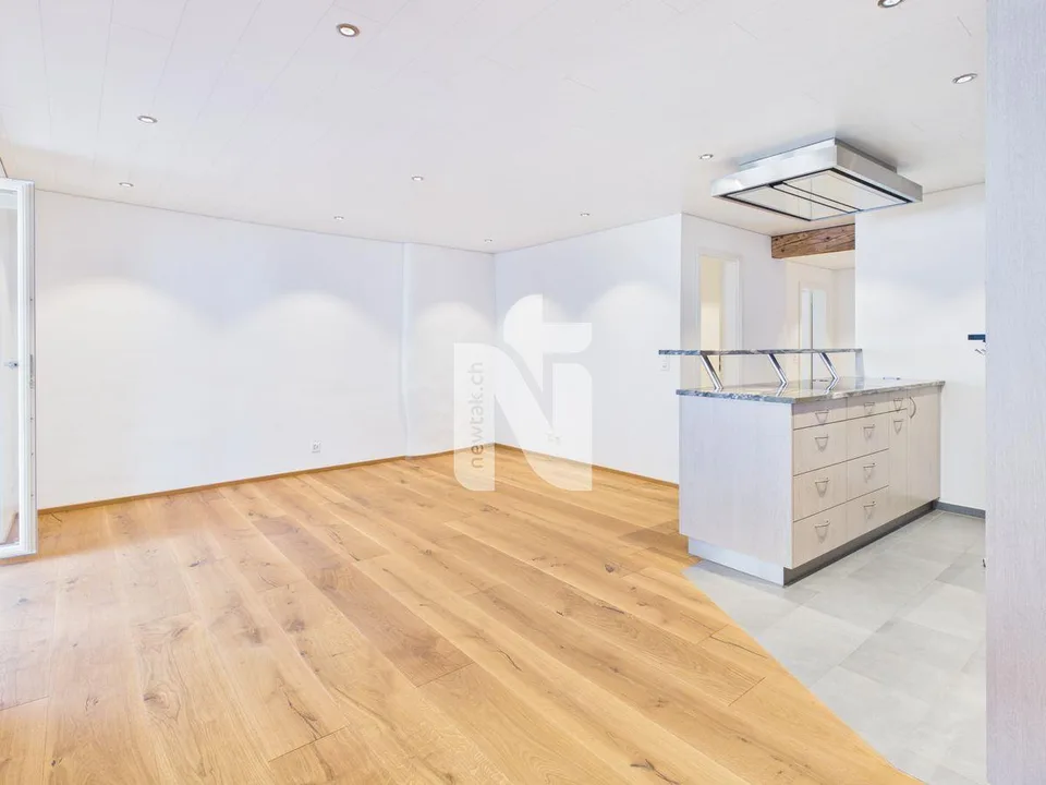 Appartement de 2.5 pièces rénové avec amour, au charme rustique et balcon, situé au centre de Liestal