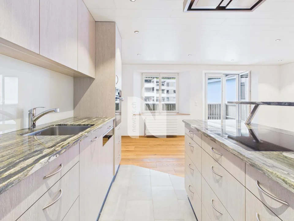 Appartement de 2.5 pièces rénové avec amour, au charme rustique et balcon, situé au centre de Liestal