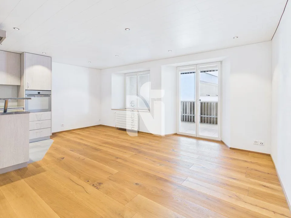 Appartement de 2.5 pièces rénové avec amour, au charme rustique et balcon, situé au centre de Liestal