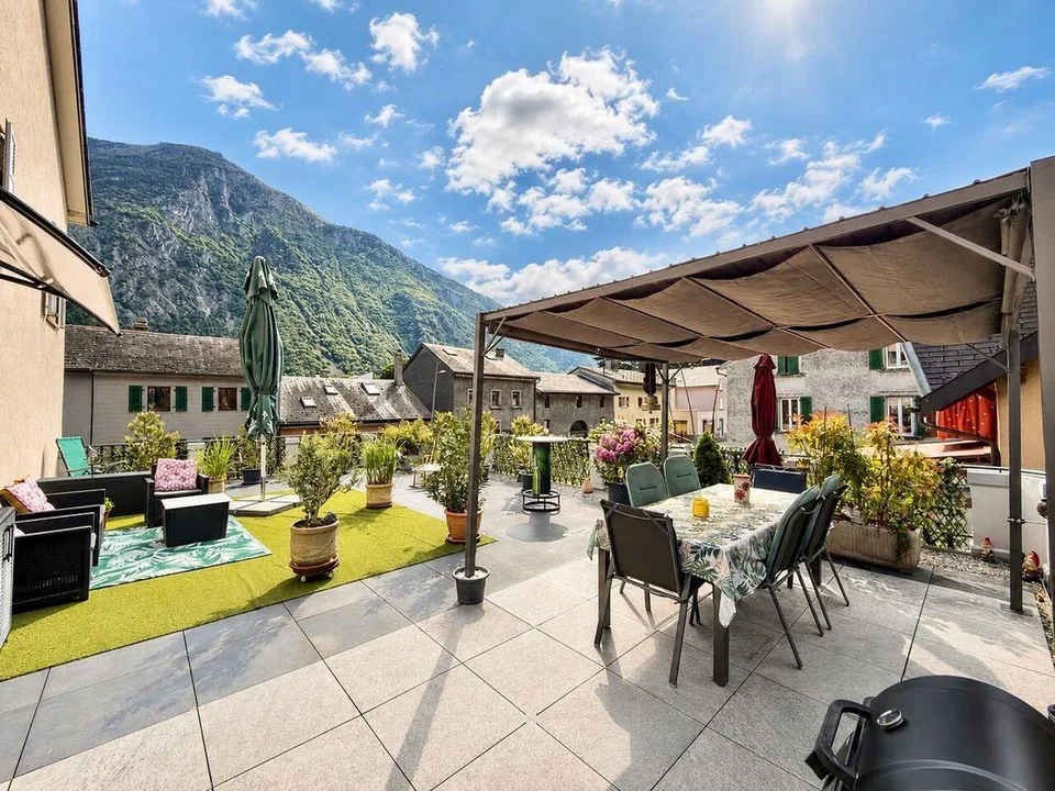 APPARTEMENT DE CHARME AVEC SPACIEUSE TERRASSE PANORAMIQUE