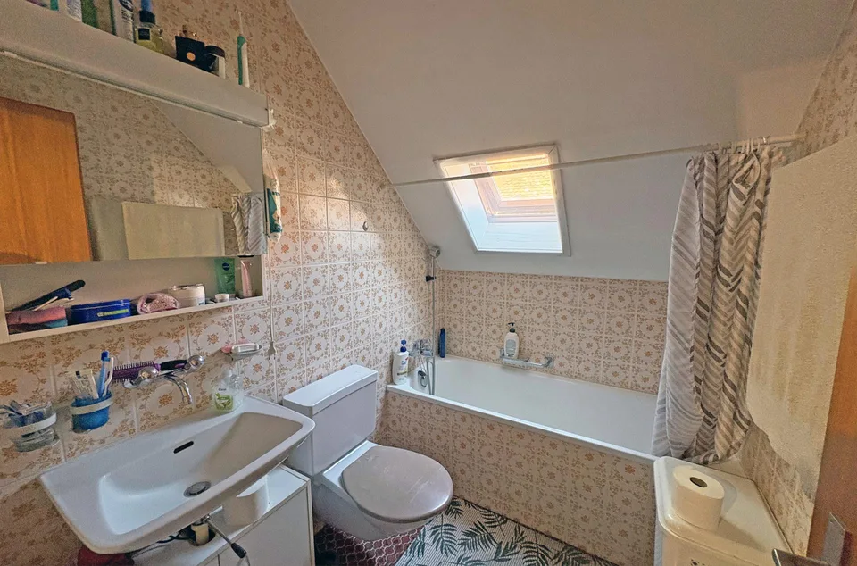 Wohnhaus mit zwei Wohnungen in Münchenwiler... – Foto 9 von 14
