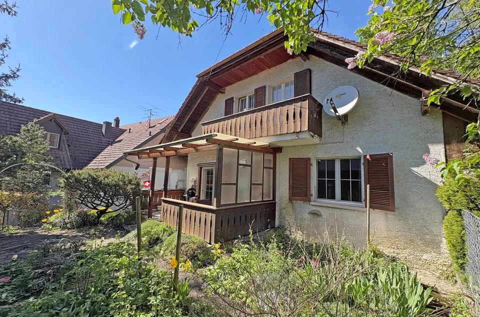 Wohnhaus mit zwei Wohnungen in Münchenwiler...