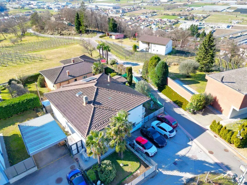 Villa bifamiliale avec deux appartements indépendants à Sant’Antonino – photo 15 sur 16