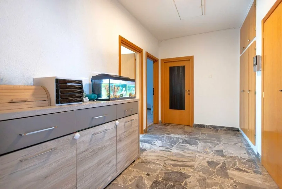 Villa bifamiliale avec deux appartements indépendants à Sant’Antonino – photo 7 sur 16
