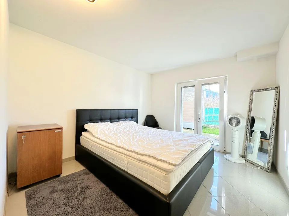 Villa bifamiliale avec deux appartements indépendants à Sant’Antonino – photo 10 sur 16
