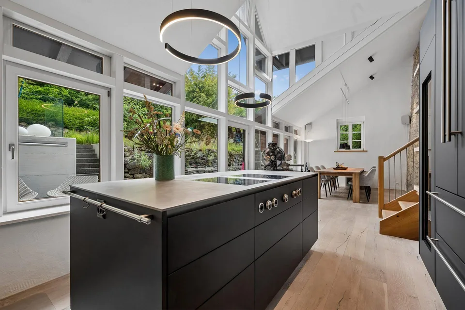 Stilvoll renoviertes Baselbieter Bauernhaus mit grossem Garten, Poo...