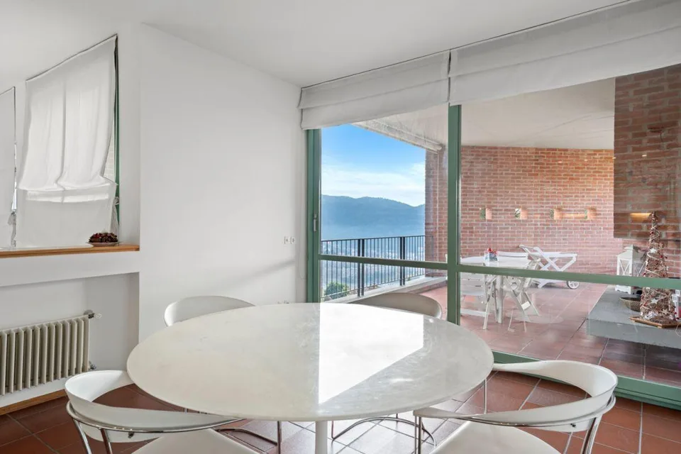 Prächtige Villa mit großem Garten und Aussicht – Foto 13 von 29
