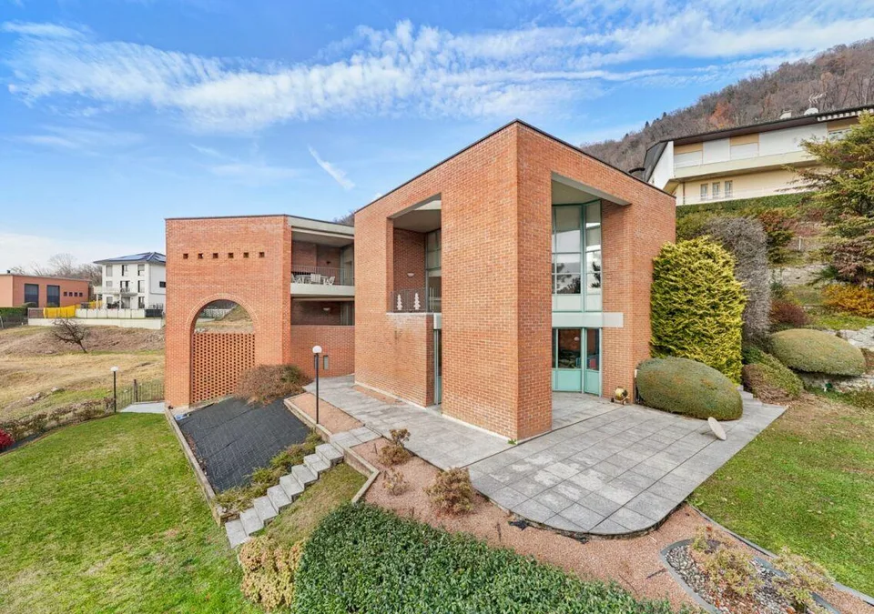 Splendida villa con ampio giardino e vista