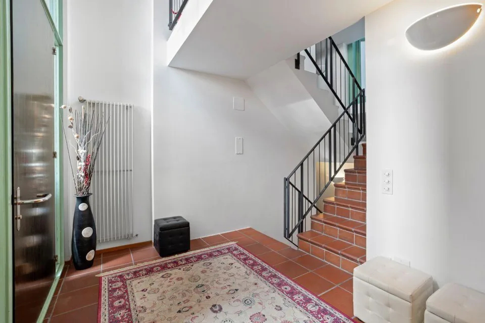Prächtige Villa mit großem Garten und Aussicht – Foto 6 von 29