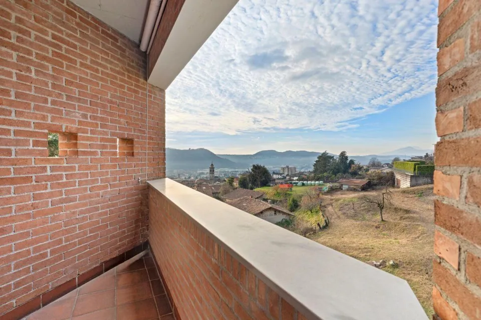 Prächtige Villa mit großem Garten und Aussicht – Foto 16 von 29