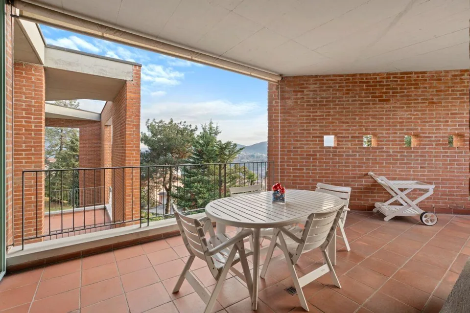 Prächtige Villa mit großem Garten und Aussicht – Foto 14 von 29