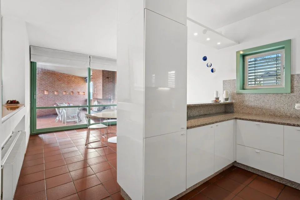 Prächtige Villa mit großem Garten und Aussicht – Foto 12 von 29