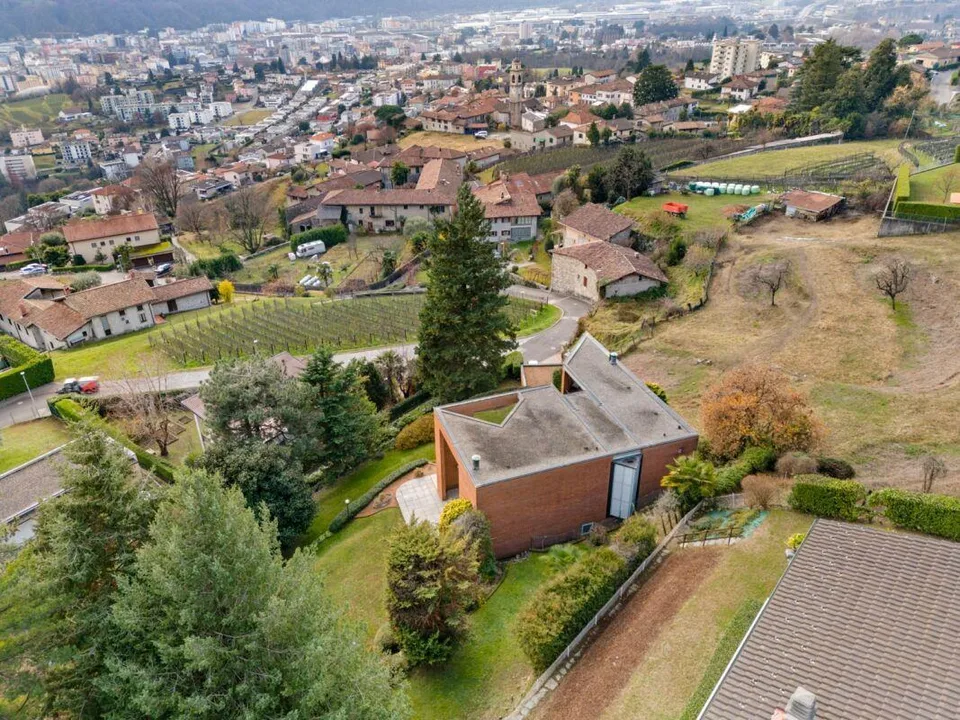 Prächtige Villa mit großem Garten und Aussicht – Foto 23 von 29