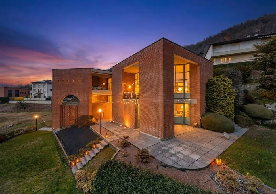 Splendida villa con ampio giardino e vista