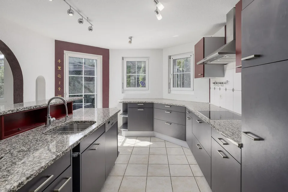 Maison ensoleillée avec espace pour de nouvelles idées