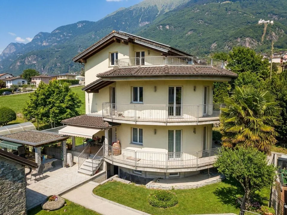 Casa unifamiliare 6.5 locali con terrazze e giardino a Claro