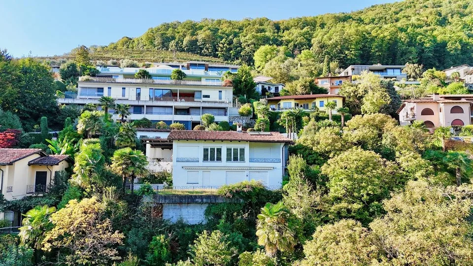 Villa da Ristrutturare con Vista a 180° sul lago di Lugano