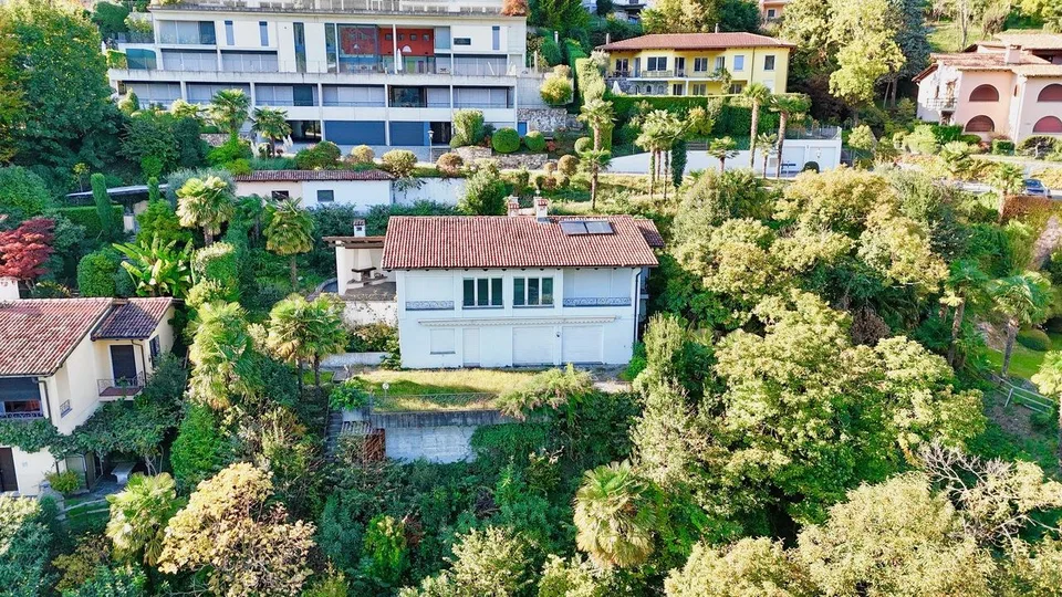 Villa da Ristrutturare con Vista a 180 sul lago di Lugano