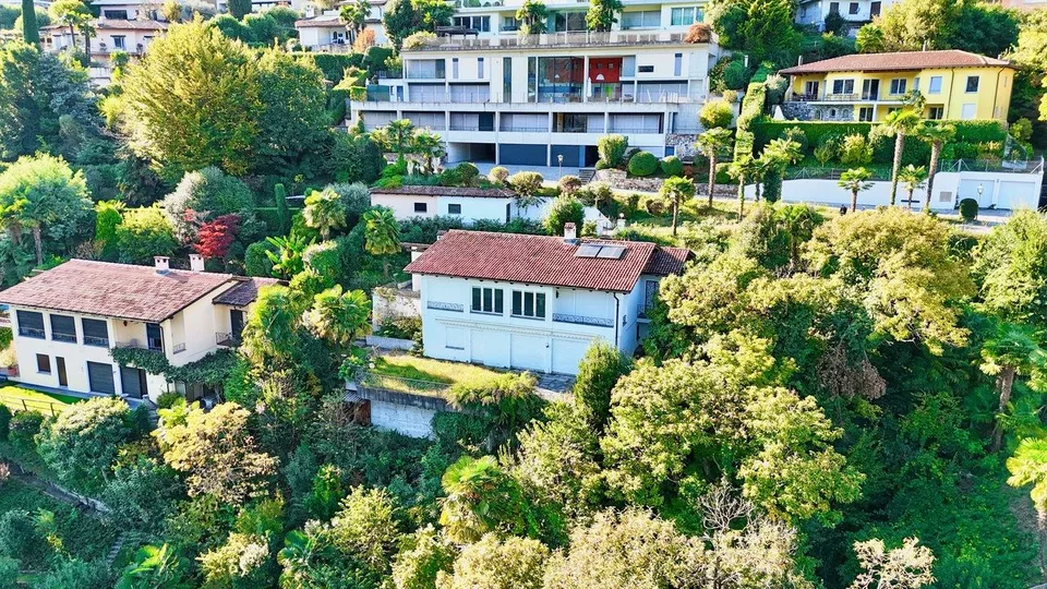 Villa da Ristrutturare con Vista a 180 sul lago di Lugano