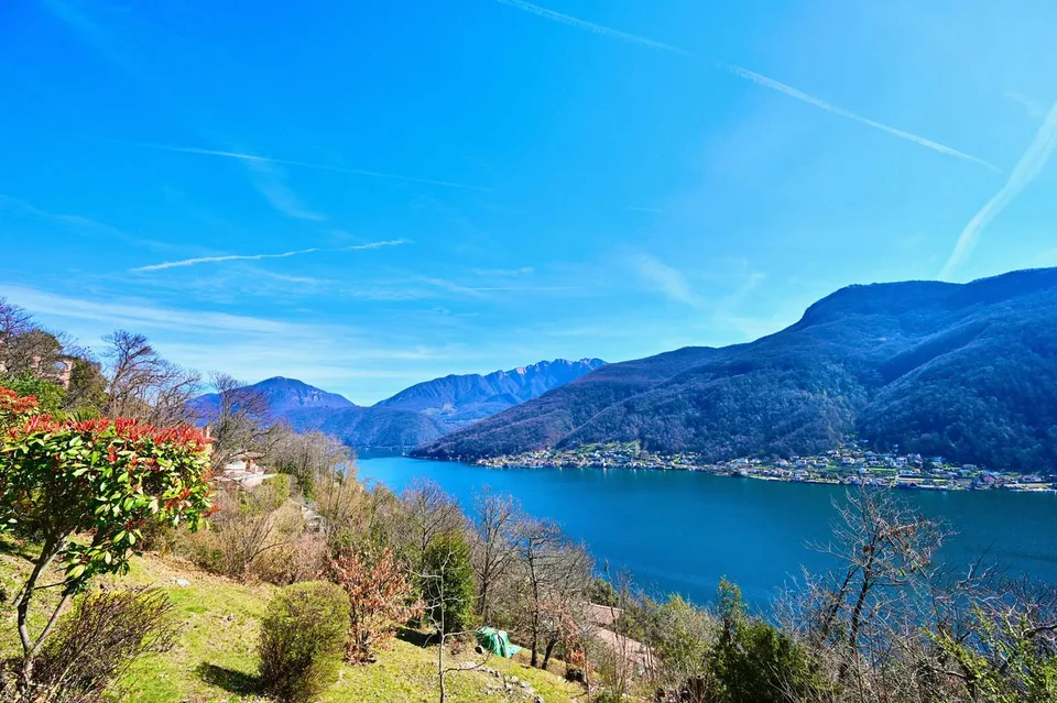 Villa da Ristrutturare con Vista a 180 sul lago di Lugano