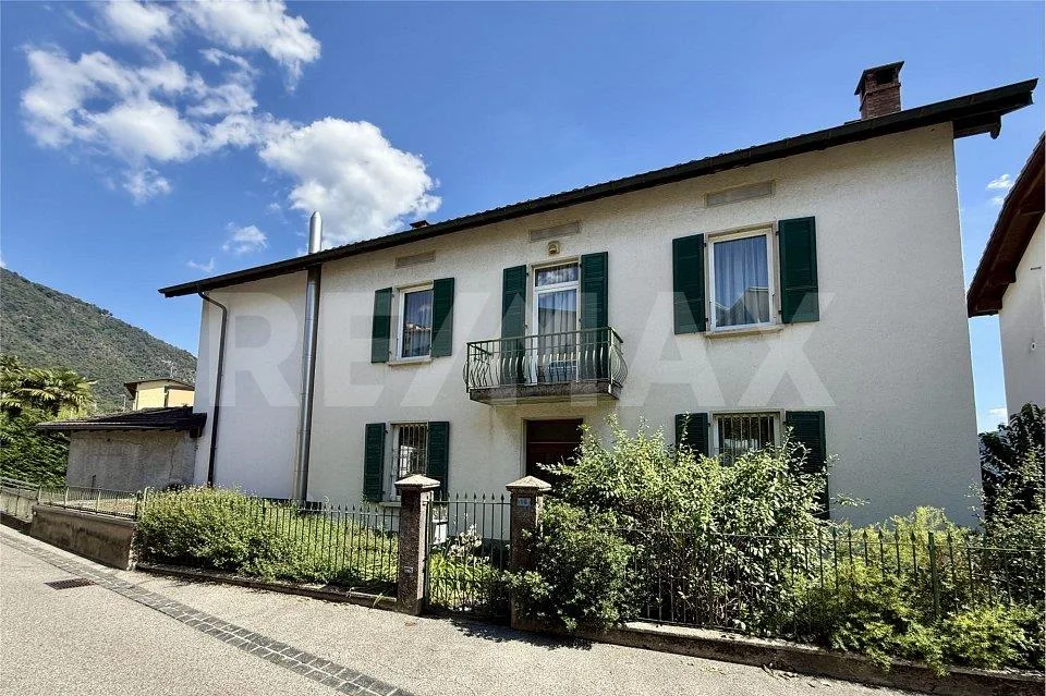 Ampia casa con vista e tanto carattere