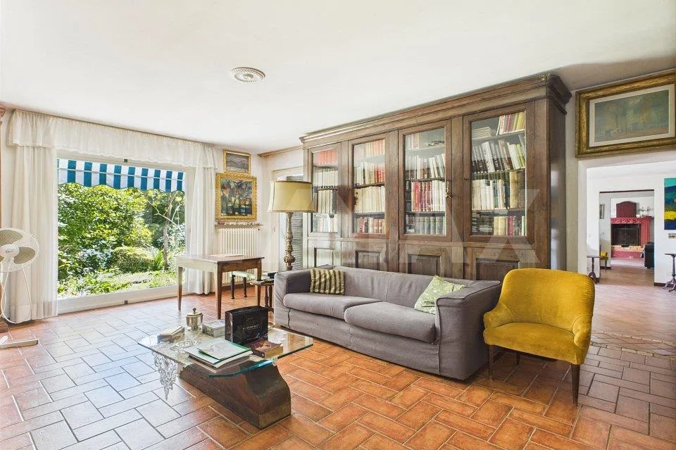 Ampia casa con vista e tanto carattere