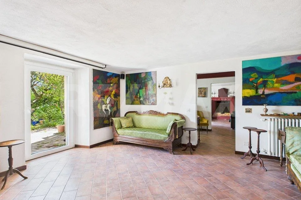 Ampia casa con vista e tanto carattere