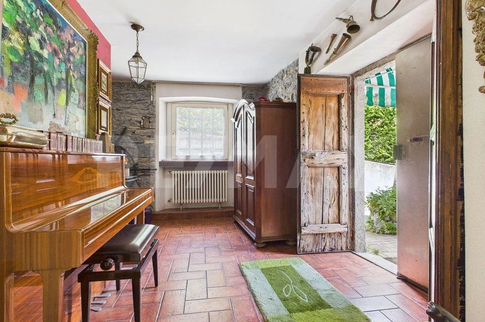 Ampia casa con vista e tanto carattere
