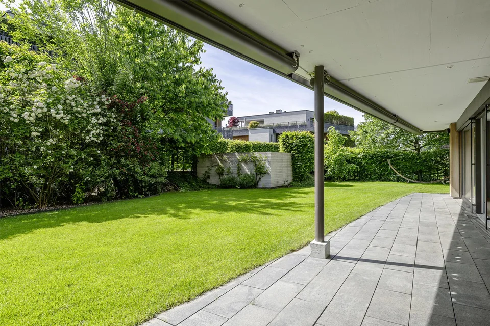 Angenehm durch den Sommer: Familienparadies mit Garten