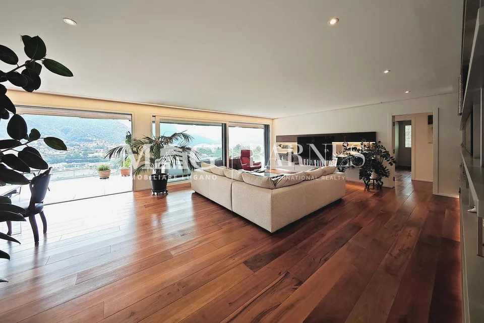 Lugano, Canobbio: Attico moderno vista lago con grande terrazza