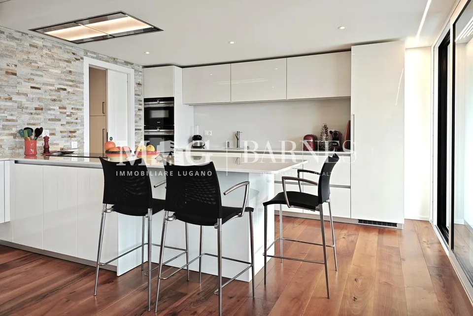 Lugano, Canobbio: Attico 4.5 loc. moderno vista lago e grande terrazza – photo 9 sur 17