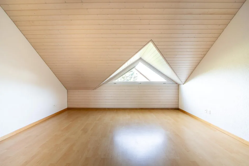 Attraktive 3.5-Zimmer-Dachwohnung mit Balkon – photo 11 of 12