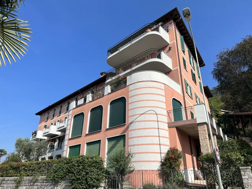 RUVIGLIANA, in casa d'epoca Appartamento 3.5 locali vista lago