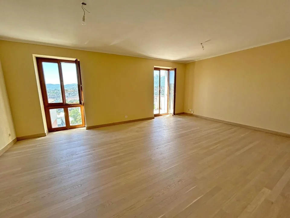 Lugano-Ruvigliana: elegant apartment with breathtaking lake view, pool & garden for sale