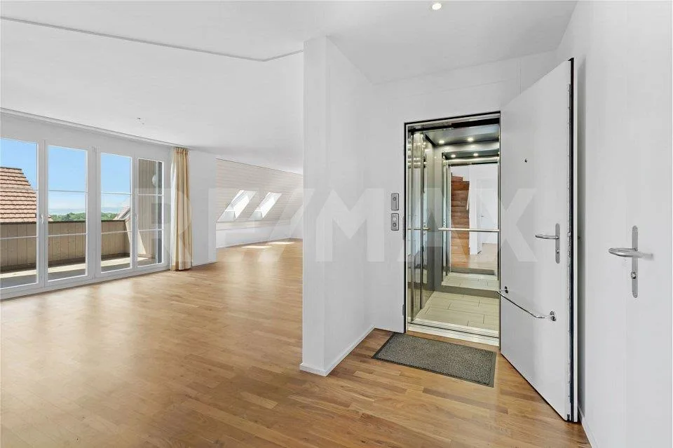 Appartamento maisonette 6 ½ locali con vista montagna - vita familiare vicino al lago di Türlersee