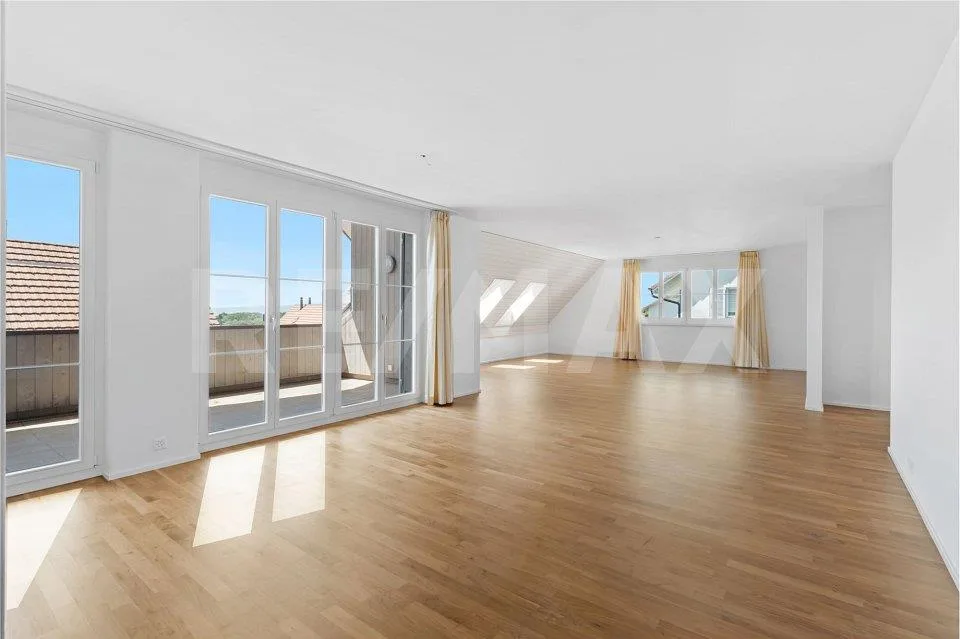 Appartamento maisonette 6 ½ locali con vista montagna - vita familiare vicino al lago di Türlersee