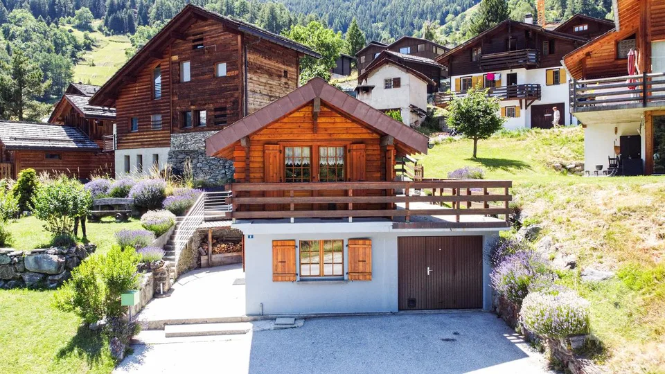 Adorabile chalet con vista splendida sul fondo valle