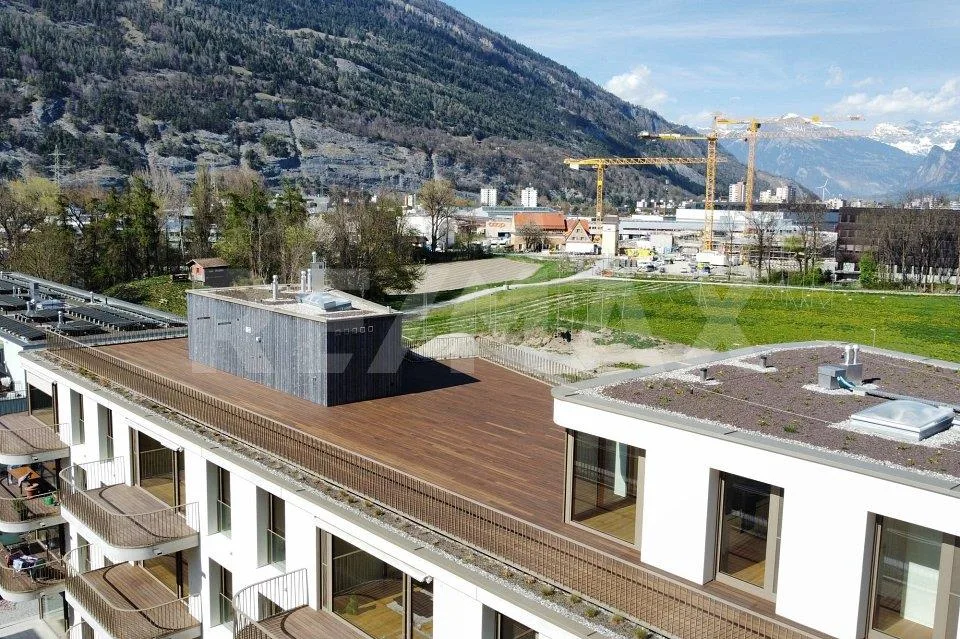 6½ Zimmerwohnung im Dachgeschoss, mit 400m² Terrasse.