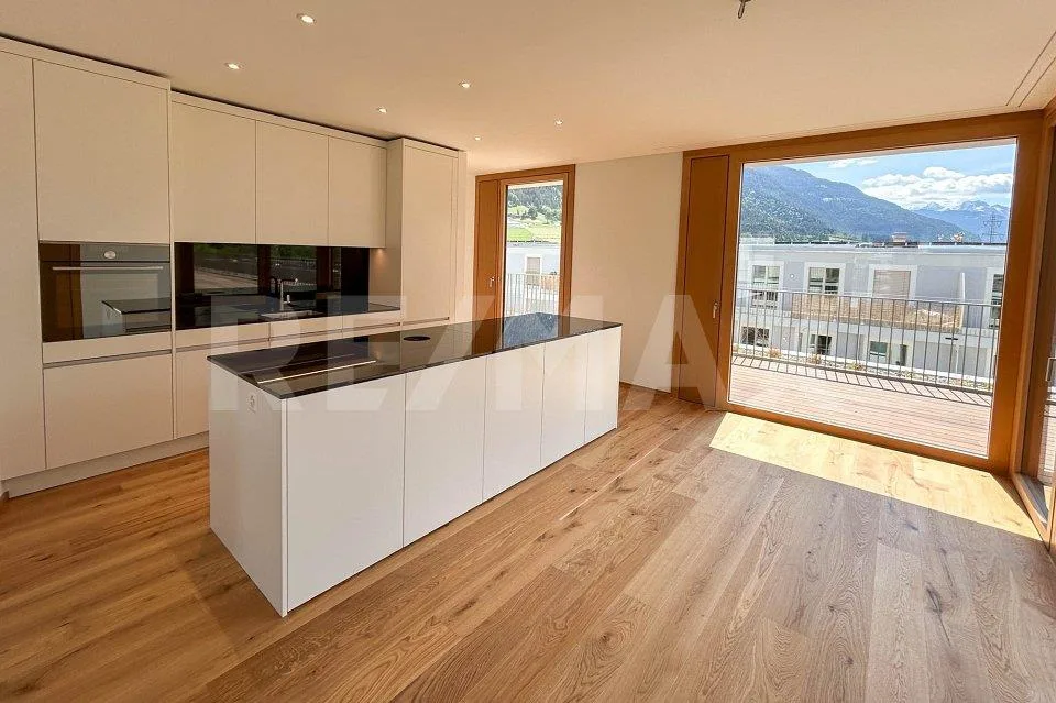 6½ Zimmerwohnung im Dachgeschoss, mit 400m² Terrasse.