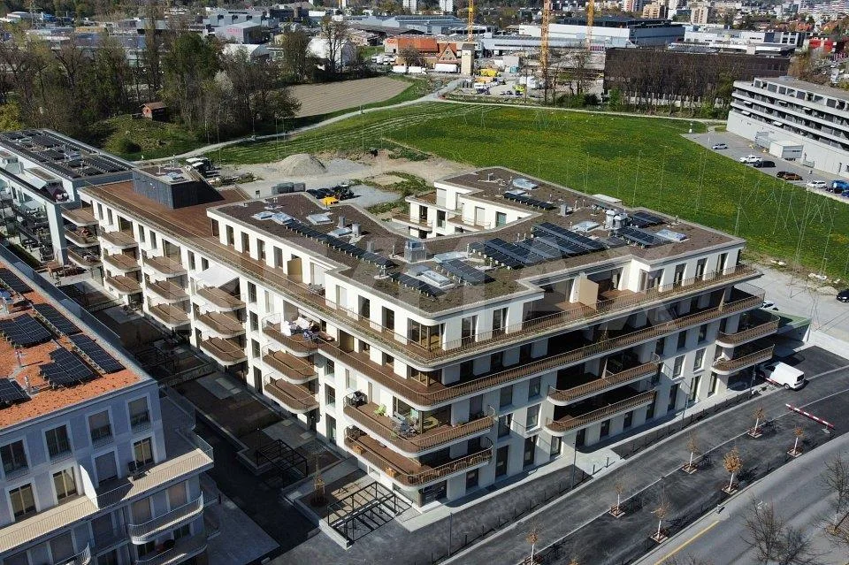 6½ Zimmerwohnung im Dachgeschoss, mit 400m² Terrasse.