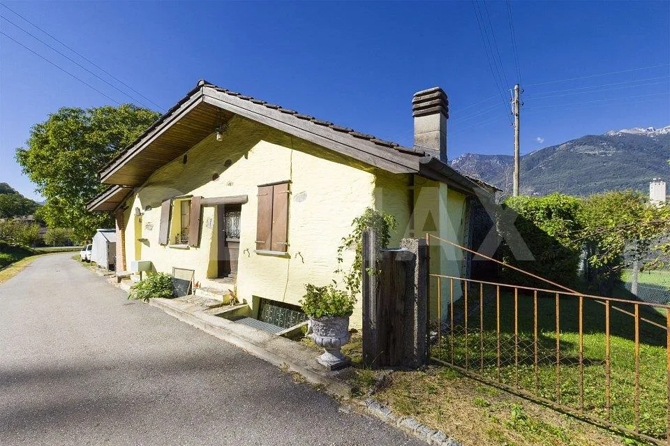 Casa unifamiliare rustica tra i vigneti e la montagna