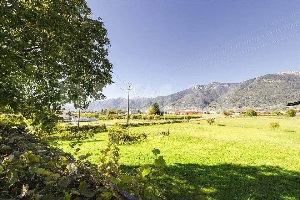 Casa unifamiliare rustica tra i vigneti e la montagna