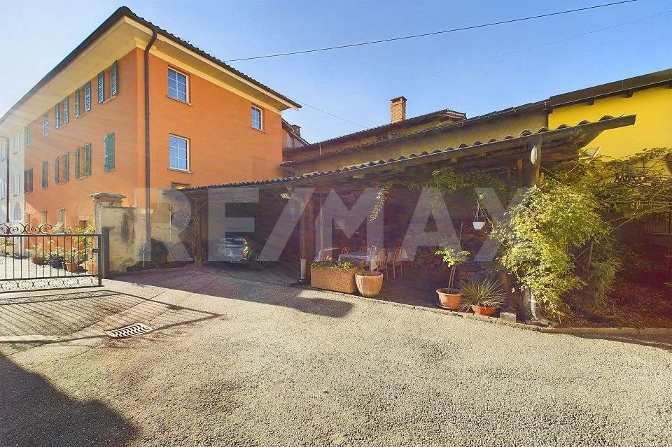 Vivere in collina… Casa di nucleo a Montagnola da ristrutturare con...