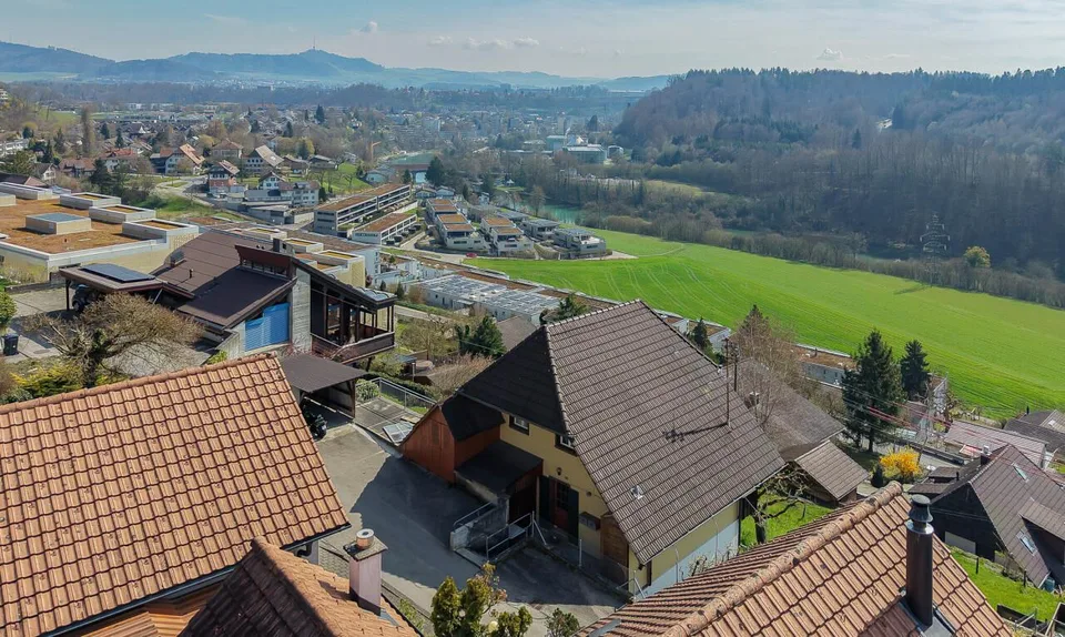 Zweifamilienhaus an Toplage mit grossem Grundstück und Weitsicht
