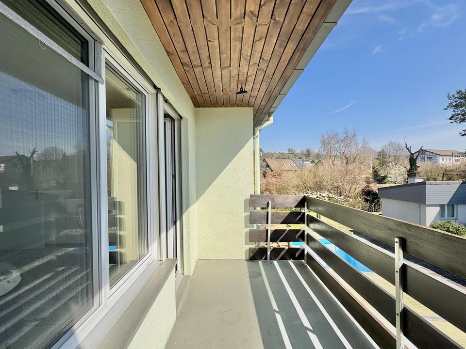 Moitié de maison individuelle avec piscine communautaire