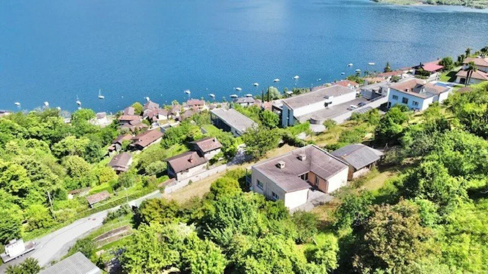 ZU VERKAUFEN IN VIRA GAMBAROGNO - FREISTEHENDES HAUS MIT HERRLICHEM...
