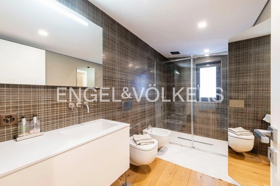 Moderne und elegante Design-Villa mit Pool