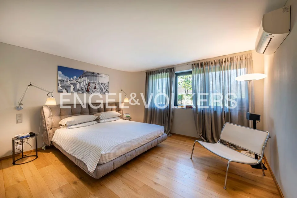 Moderne und elegante Design-Villa mit Pool