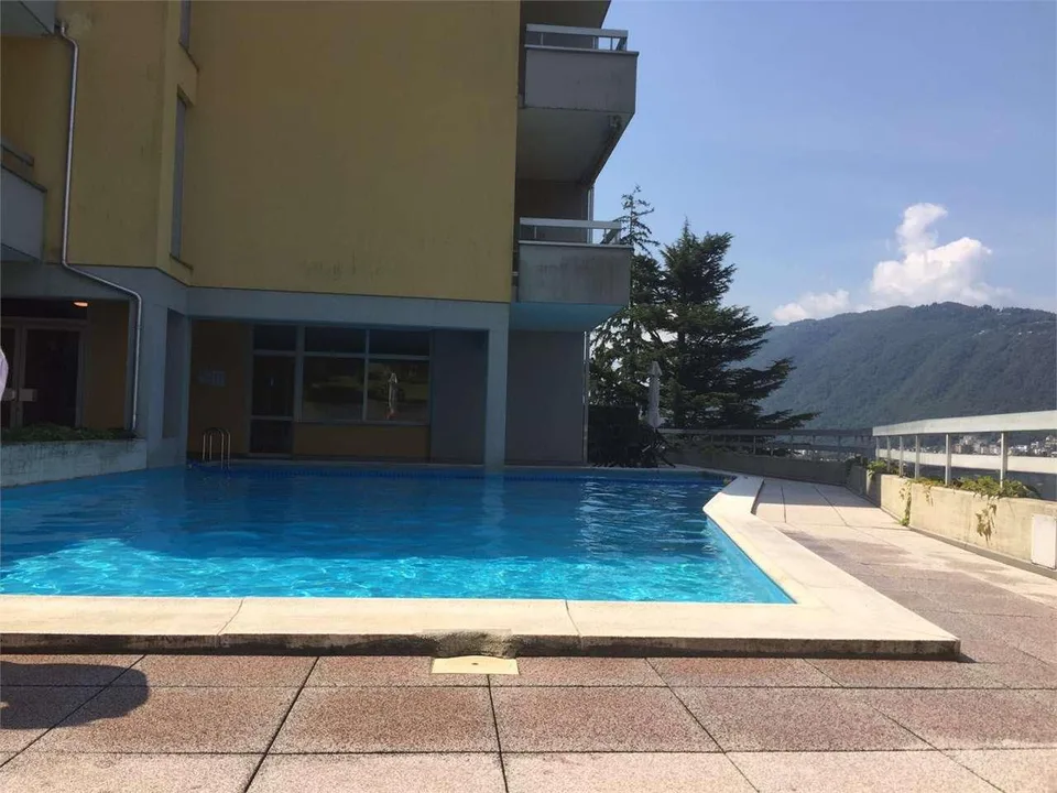 Bel appartement de 2.5 pièces à vendre avec vue sur le lac à Bisso